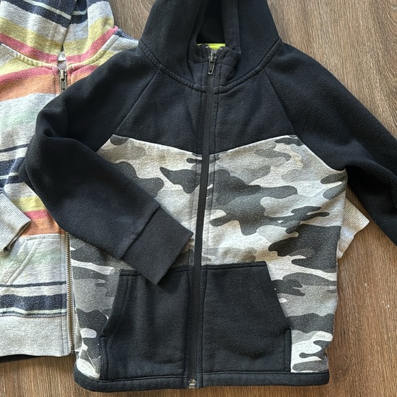 3 pair of boys zip up jackets with hood 3-5T - Picture 2 of 7